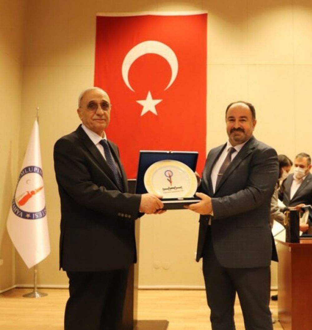 Kütahya Dumlupınar Üniversitesi (DPÜ) Fen Edebiyat Fakültesi’nin 5 amfisine şair, bilim insanı ve yazarların adları verildi.